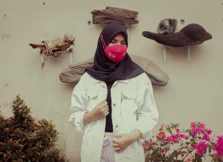 ARDELIA MUTIA ZAHWA, PEMBAWA BENDERA PADA HUT RI Ke-76 di ISTANA NEGARA