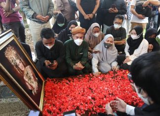 Artis Kawakan Dorce Gamalama Meninggal Dunia
