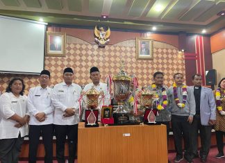 Pelaksanaan Acara Serah Terima Piala Presiden Pesparawi Nasional XIII dari Panitia Keberangkatan Kontingen Sumut ke Departemen Keagamaan