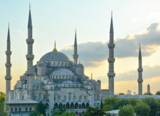 Daftar Masjid Cantik Nan Megah di Dunia, Ada yang Bak Kristal!