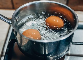 5 Tips Praktis Agar Telur Rebus Mudah Dikupas