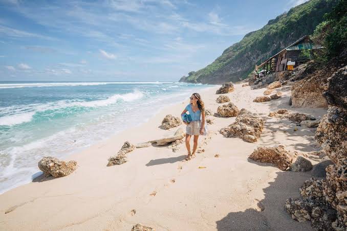 Pantai tersembunyi di Indonesia